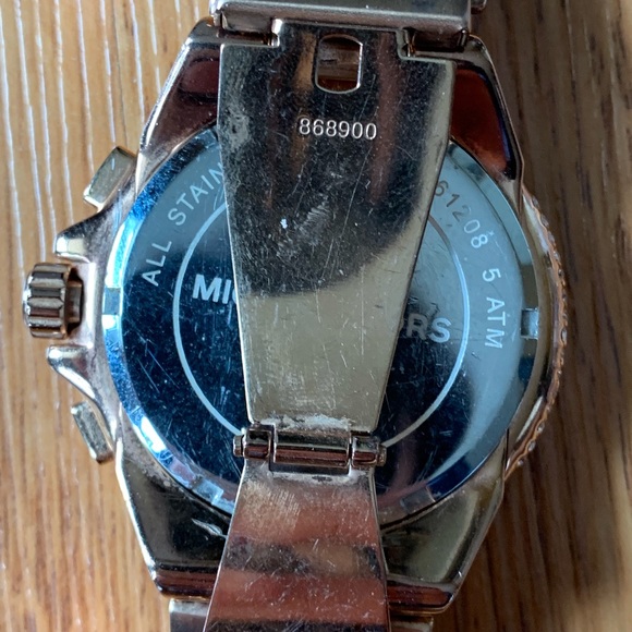 Michaels Kors Light Rose Gold Watch - Picture 6 of 8
